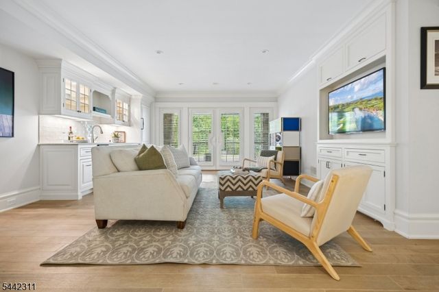 281 Long Hill Dr, Millburn Twp., NJ 07078