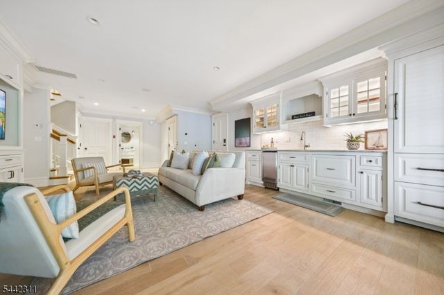 281 Long Hill Dr, Millburn Twp., NJ 07078