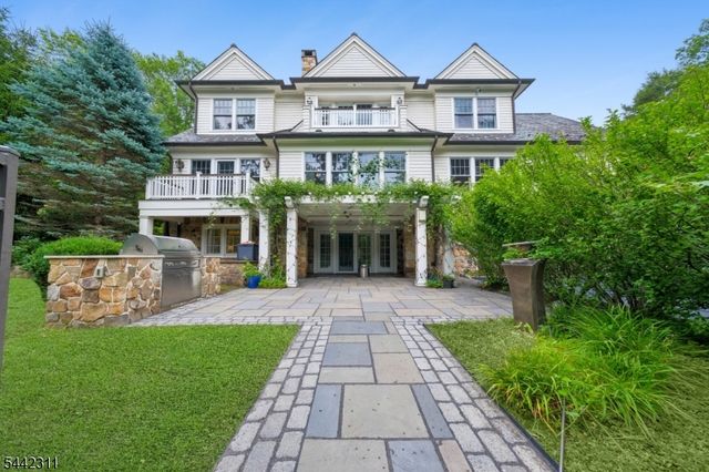 281 Long Hill Dr, Millburn Twp., NJ 07078