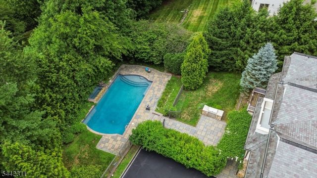 281 Long Hill Dr, Millburn Twp., NJ 07078
