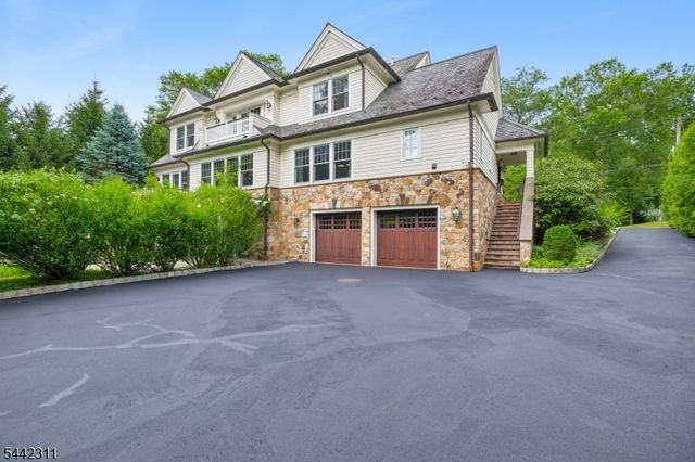 281 Long Hill Dr, Millburn Twp., NJ 07078