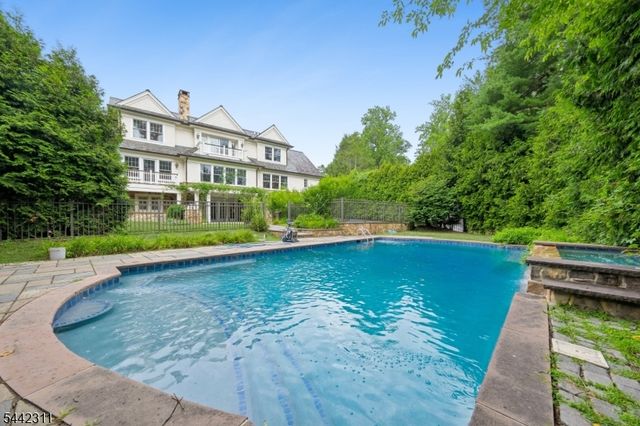 281 Long Hill Dr, Millburn Twp., NJ 07078