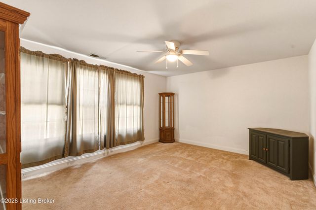 11400 Fenimore Ridge Dr, Louisville, KY 40229