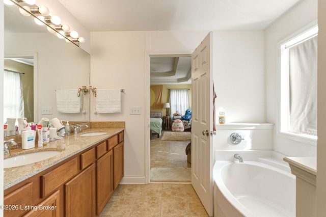 11400 Fenimore Ridge Dr, Louisville, KY 40229
