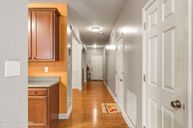 11400 Fenimore Ridge Dr, Louisville, KY 40229