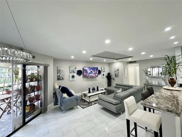 6655 W Broward Boulevard 201, Plantation, FL 33317