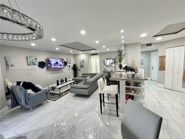6655 W Broward Boulevard 201, Plantation, FL 33317