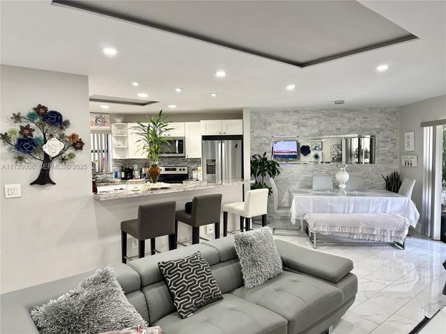 6655 W Broward Boulevard 201, Plantation, FL 33317