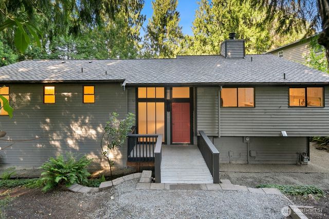2807 NE 183rd Street, Lake Forest Park, WA 98155