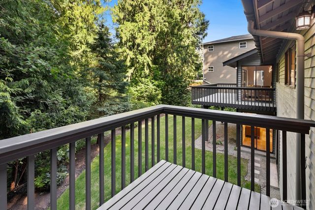 2807 NE 183rd Street, Lake Forest Park, WA 98155