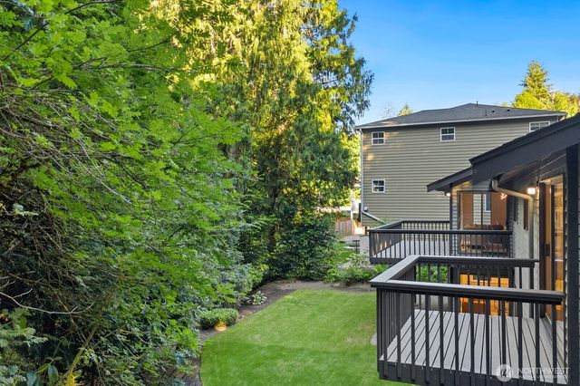2807 NE 183rd Street, Lake Forest Park, WA 98155