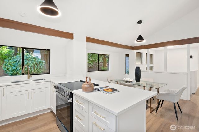 2807 NE 183rd Street, Lake Forest Park, WA 98155