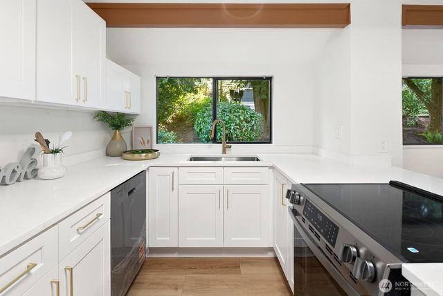 2807 NE 183rd Street, Lake Forest Park, WA 98155