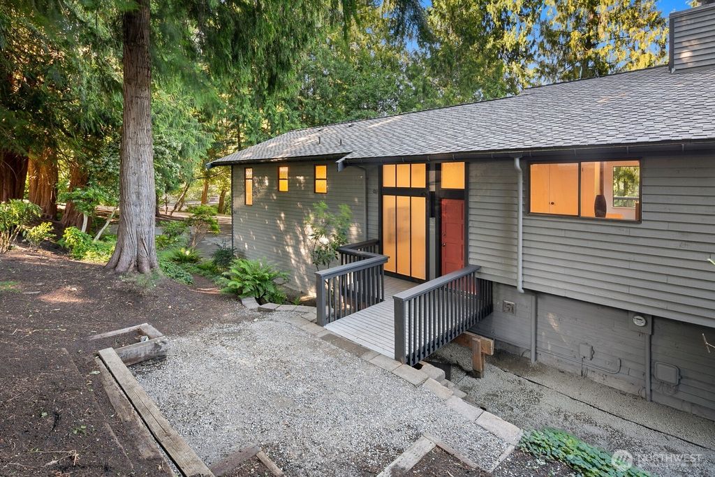2807 NE 183rd Street, Lake Forest Park, WA 98155
