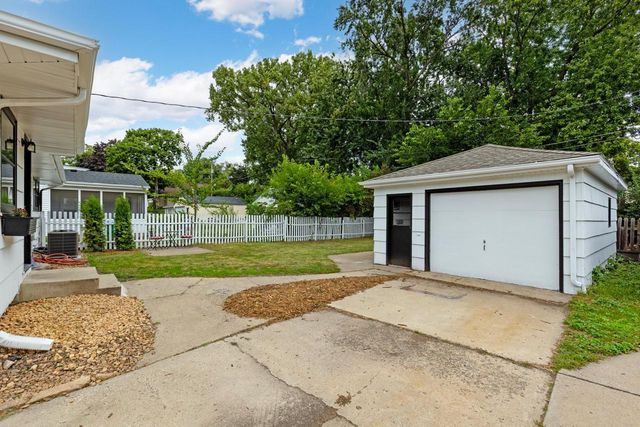 3525 Zinran Avenue S, Saint Louis Park, MN 55426
