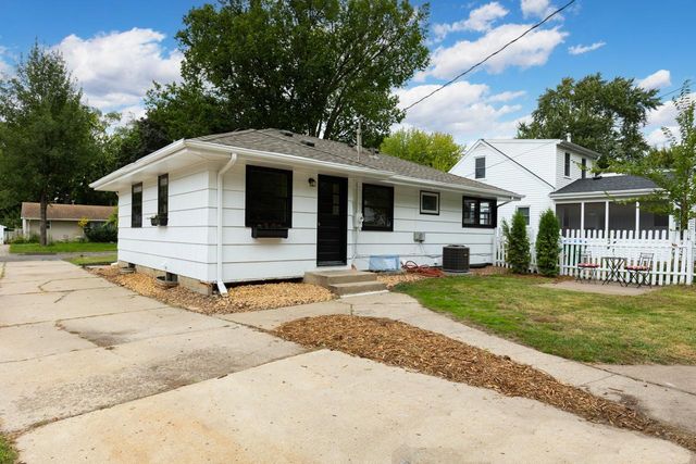 3525 Zinran Avenue S, Saint Louis Park, MN 55426