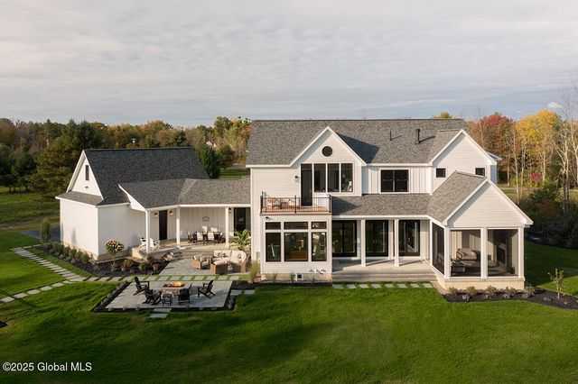 2 Arlington Circle, Milton, NY 12020