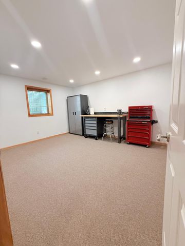 533 Hampton Drive W, Moorhead, MN 56560