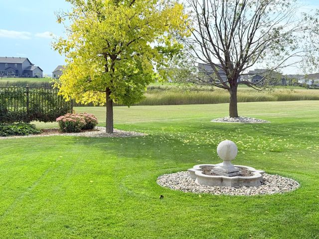 533 Hampton Drive W, Moorhead, MN 56560