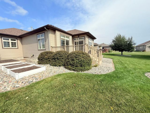 533 Hampton Drive W, Moorhead, MN 56560