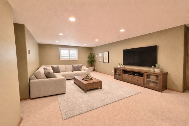 533 Hampton Drive W, Moorhead, MN 56560