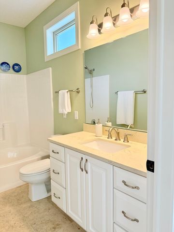 533 Hampton Drive W, Moorhead, MN 56560