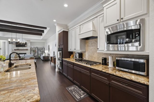 18 Sundown Ridge Place, The Woodlands, TX 77375