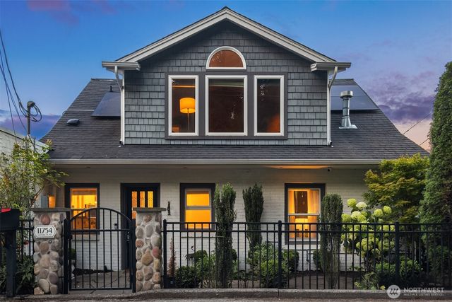 11754 Riviera Place NE, Seattle, WA 98125