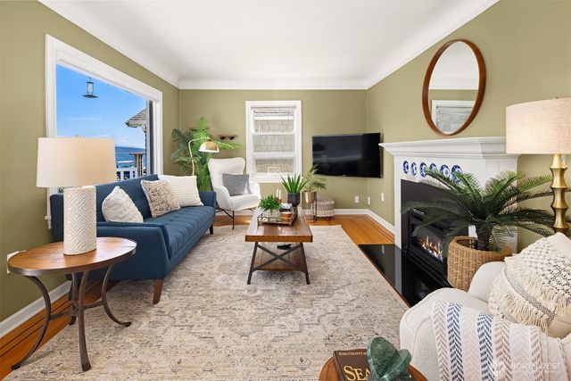11754 Riviera Place NE, Seattle, WA 98125