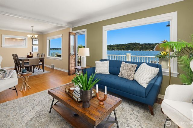 11754 Riviera Place NE, Seattle, WA 98125