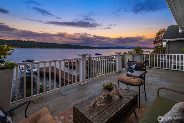 11754 Riviera Place NE, Seattle, WA 98125