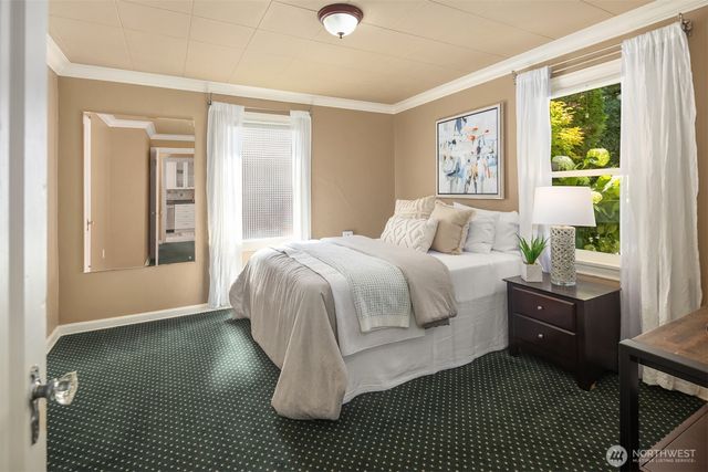 11754 Riviera Place NE, Seattle, WA 98125