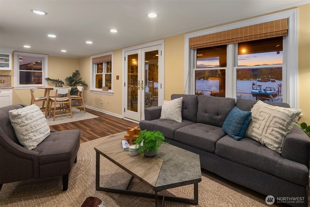 11754 Riviera Place NE, Seattle, WA 98125