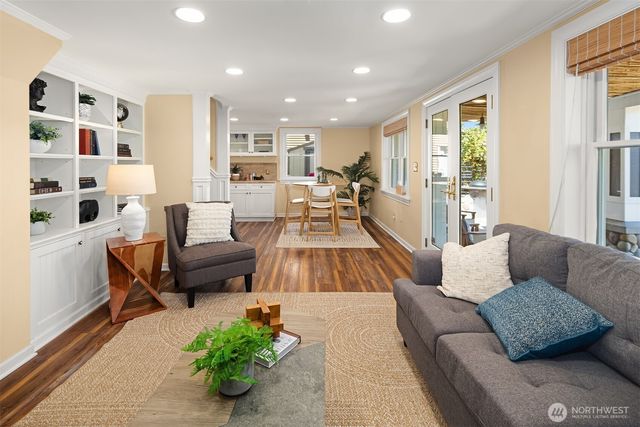 11754 Riviera Place NE, Seattle, WA 98125