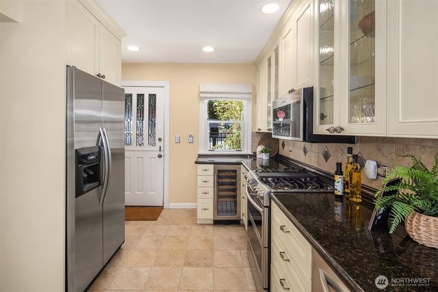 11754 Riviera Place NE, Seattle, WA 98125