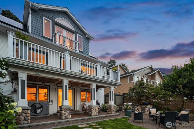 11754 Riviera Place NE, Seattle, WA 98125