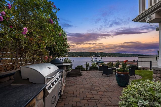 11754 Riviera Place NE, Seattle, WA 98125