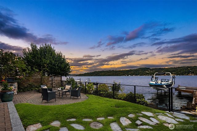 11754 Riviera Place NE, Seattle, WA 98125