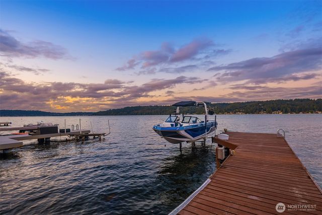 11754 Riviera Place NE, Seattle, WA 98125