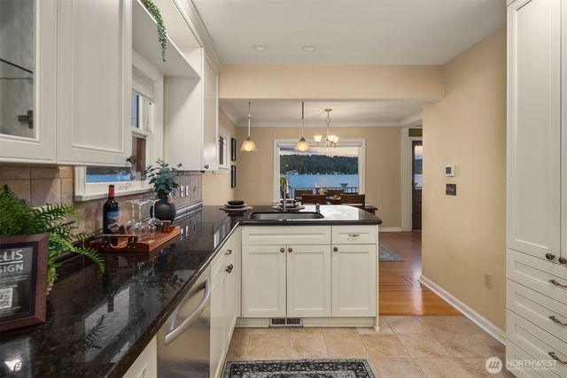 11754 Riviera Place NE, Seattle, WA 98125