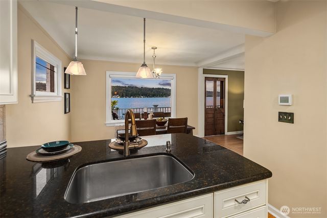 11754 Riviera Place NE, Seattle, WA 98125