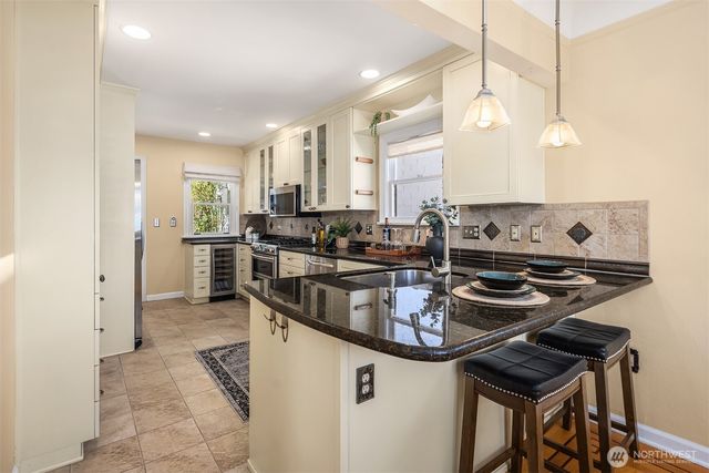 11754 Riviera Place NE, Seattle, WA 98125