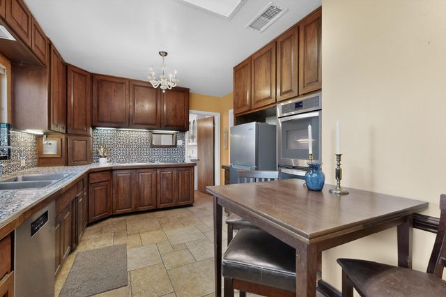 1511 Columbia Drive NE, Albuquerque, NM 87106