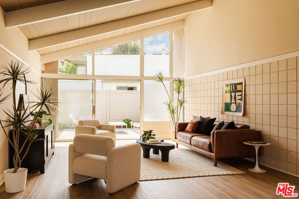 Image 10 of property listing at 4181 Del Mar Avenue, Long Beach, CA 90807