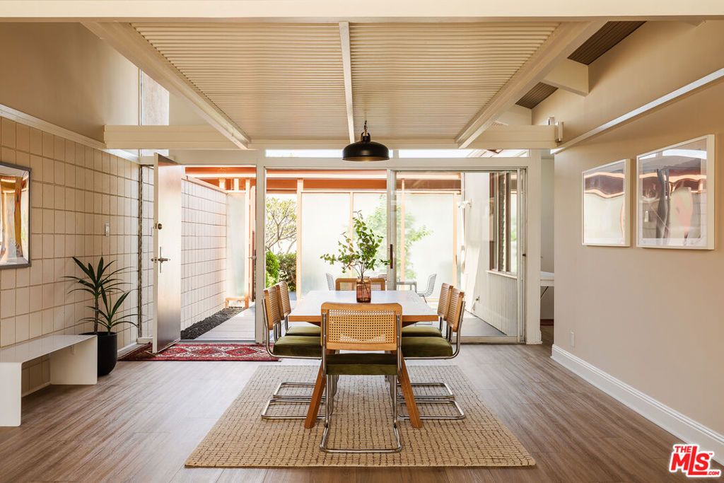 Image 19 of property listing at 4181 Del Mar Avenue, Long Beach, CA 90807