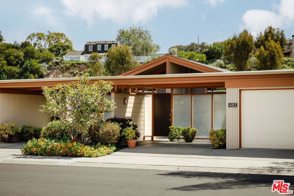 Image 2 of property listing at 4181 Del Mar Avenue, Long Beach, CA 90807