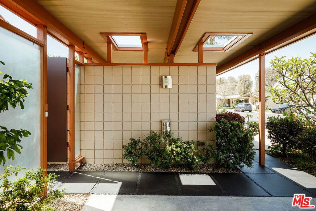 Image 5 of property listing at 4181 Del Mar Avenue, Long Beach, CA 90807