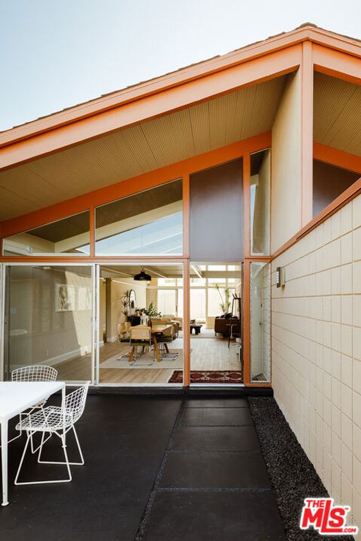 Image 6 of property listing at 4181 Del Mar Avenue, Long Beach, CA 90807