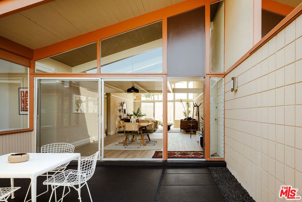 Image 7 of property listing at 4181 Del Mar Avenue, Long Beach, CA 90807