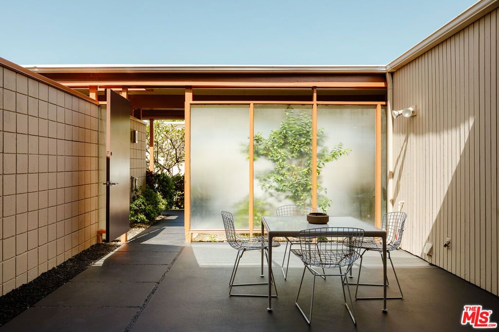 Image 9 of property listing at 4181 Del Mar Avenue, Long Beach, CA 90807